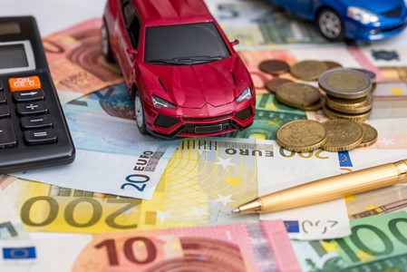 Bedrijven in de autobranche werven spaargeld in Nederland